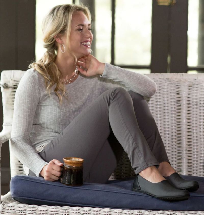 Munro Shoes | Women'S Traveler-Grey Stretch Fabric | Quick Ship!