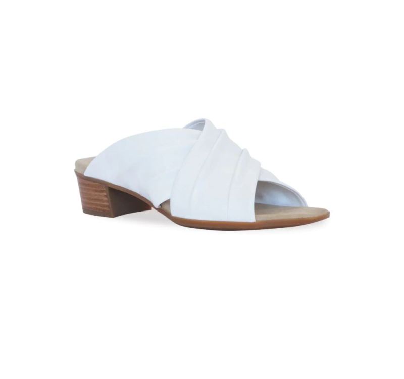 Munro Sandals | Women'S Lee-White Lamb | Quick Ship!