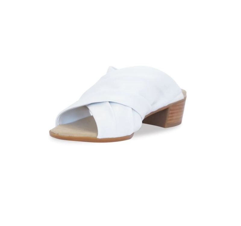 Munro Sandals | Women'S Lee-White Lamb | Quick Ship!