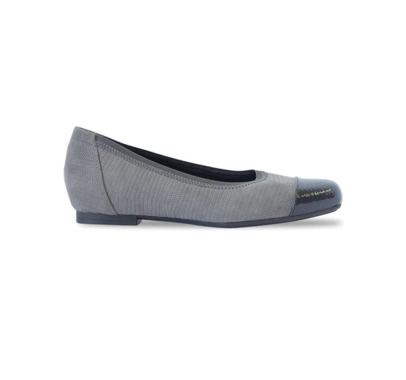 Munro Shoes | Women'S Danielle Ii-Grey Lizard Nubuck W/Patent | Quick Ship!