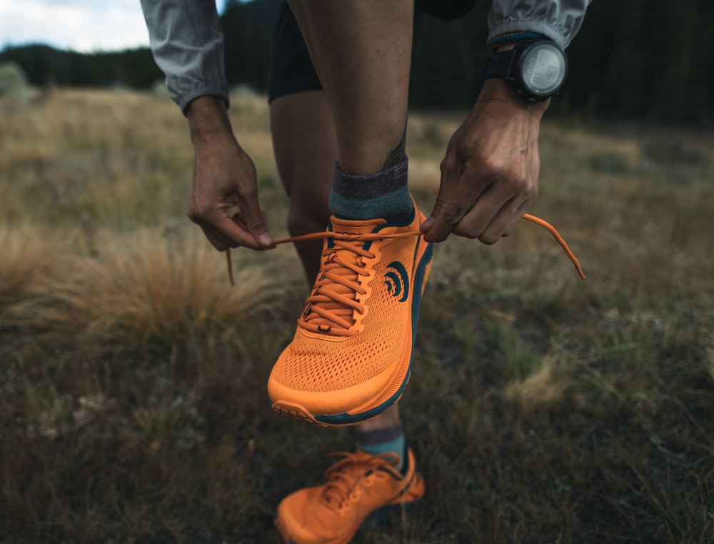 TOPO WOMEN'S ULTRAVENTURE 3-Orange/Navy