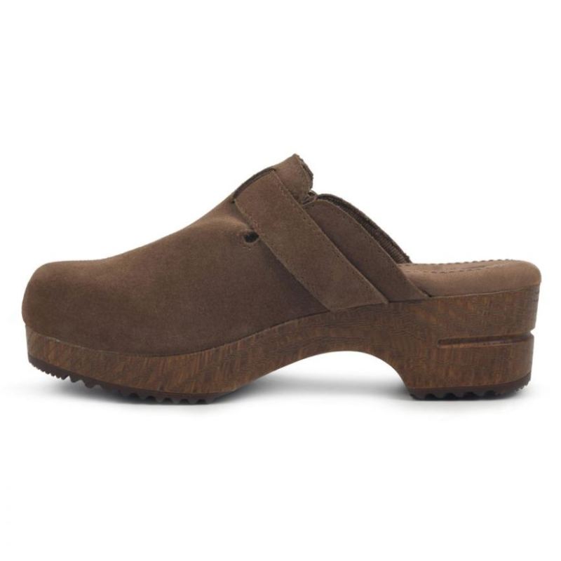 White Mountain | Women's Behold Leather Clog-Chestnut Suede