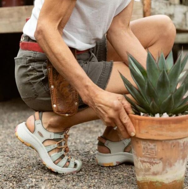 Keen | Women's Astoria West Sandal-Navy/Beveled Glass