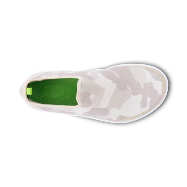 OOFOS WOMEN'S OOMG EEZEE LOW SHOE - TAN CAMO