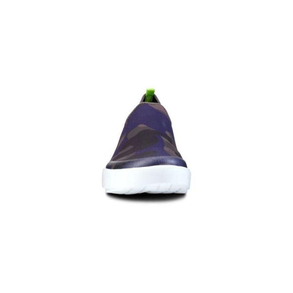 OOFOS WOMEN'S OOMG EEZEE LOW SHOE - MIDNIGHT CAMO