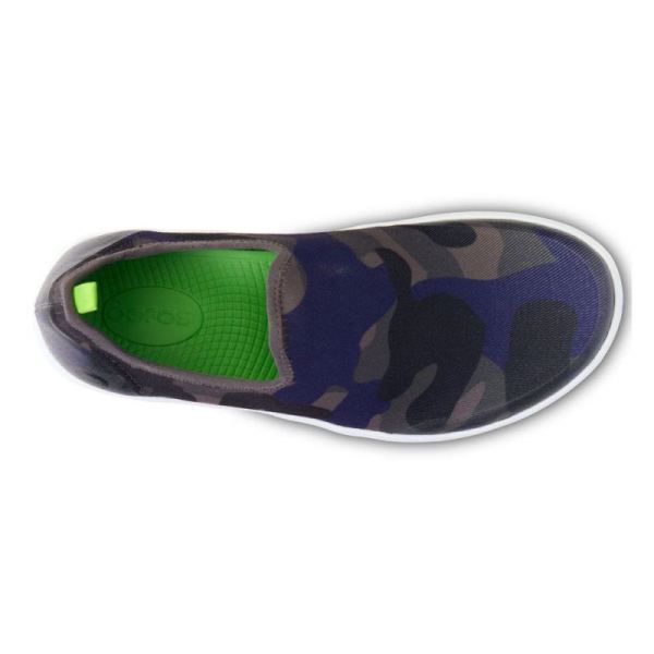 OOFOS WOMEN'S OOMG EEZEE LOW SHOE - MIDNIGHT CAMO