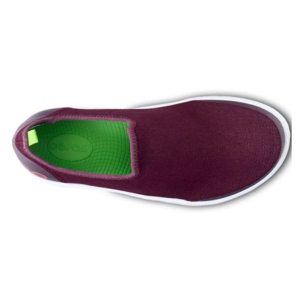 OOFOS WOMEN'S OOMG EEZEE LOW SHOE - CABERNET