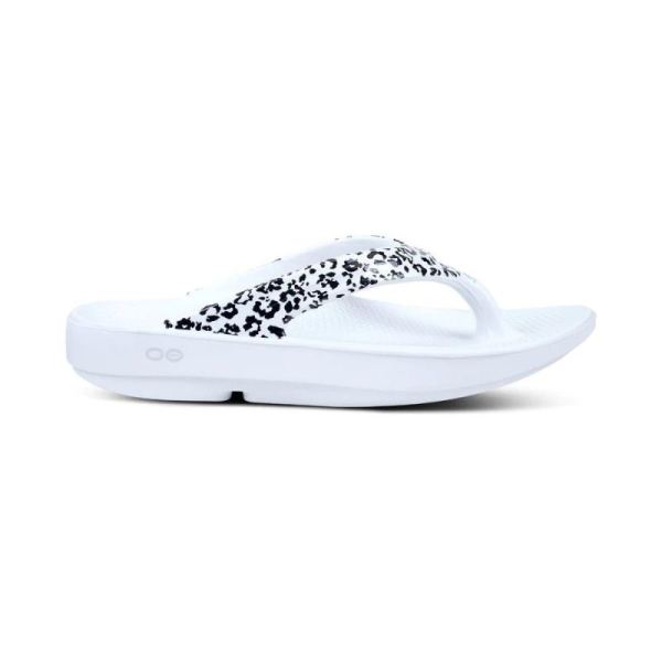 OOFOS WOMEN'S OOLALA LIMITED SANDAL - SNOW LEOPARD