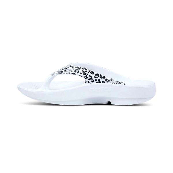 OOFOS WOMEN'S OOLALA LIMITED SANDAL - SNOW LEOPARD
