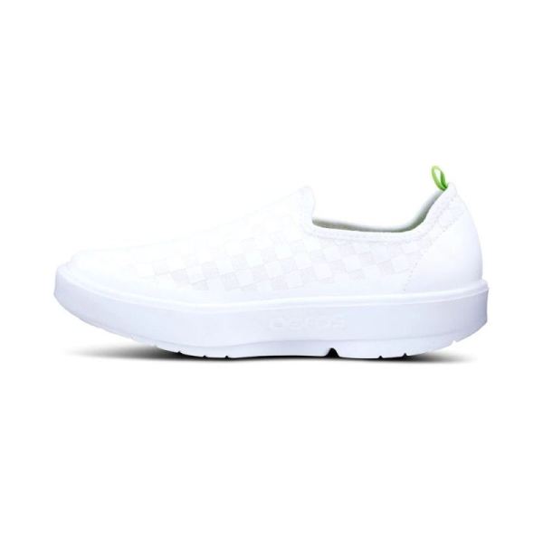 OOFOS WOMEN'S OOMG EEZEE LOW SHOE - WHITE CHECKER