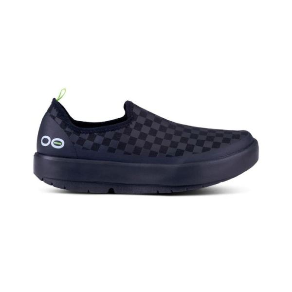 OOFOS WOMEN'S OOMG EEZEE LOW SHOE - BLACK CHECKER